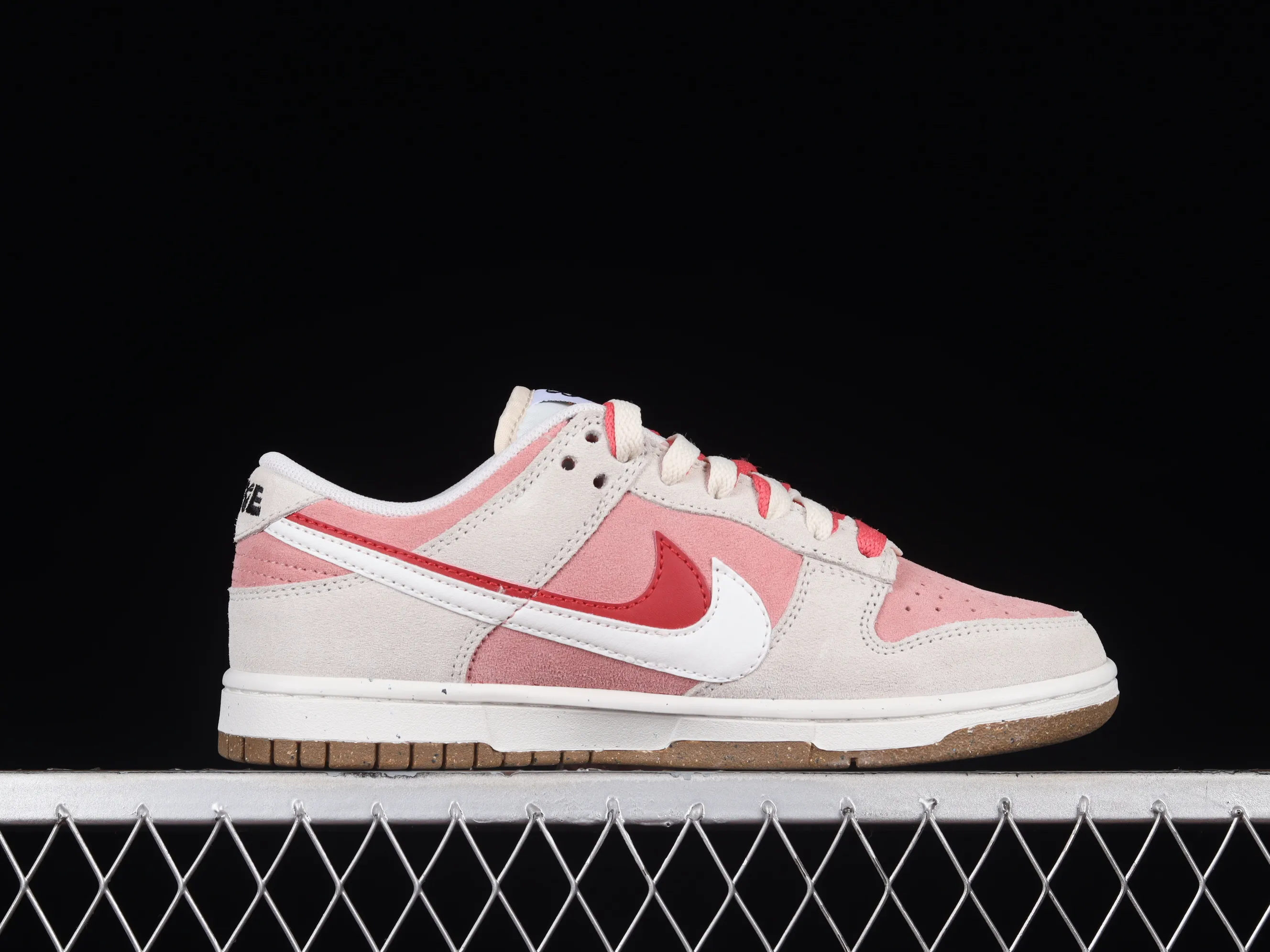 All Categories Nk SB Dunk Series Nk SB Dunk Low Low-top Sneakers Nk Dunk Low SE 2023 Year of the Rabbit Limited SB Smashed Backboard Fashion Casual Sneakers DO9457-117